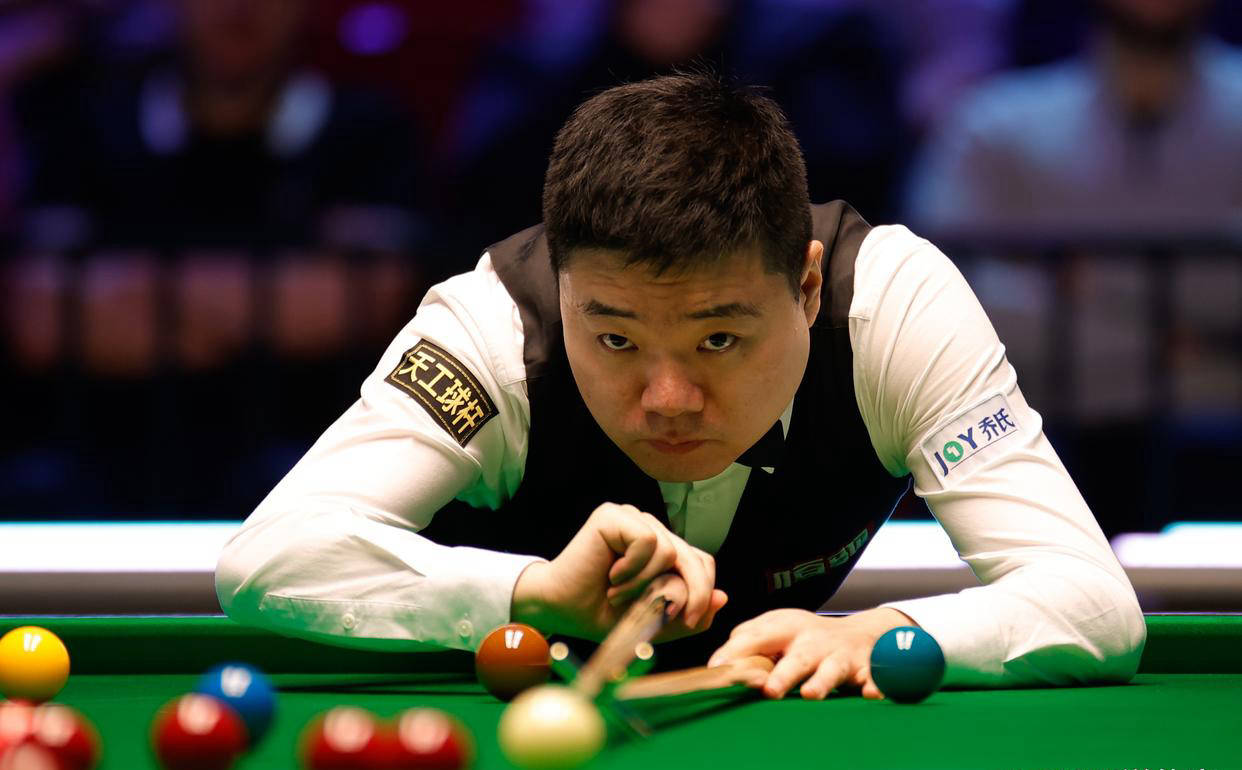 晚上, 而霍金斯与, 先世界冠军 晚上, 而霍金斯与, 先世界冠军