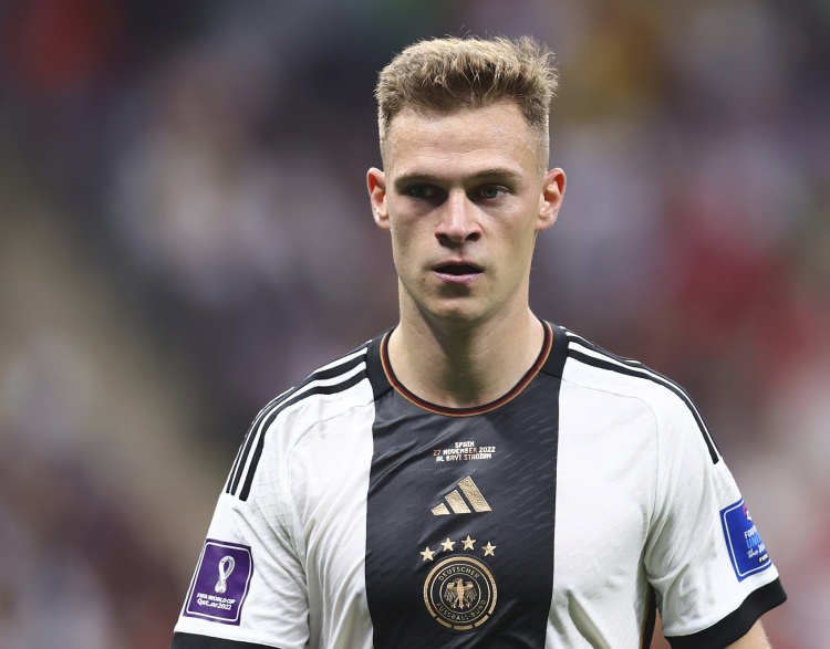 中轴线其实, 谁踢哪个位 中轴线其实, 谁踢哪个位